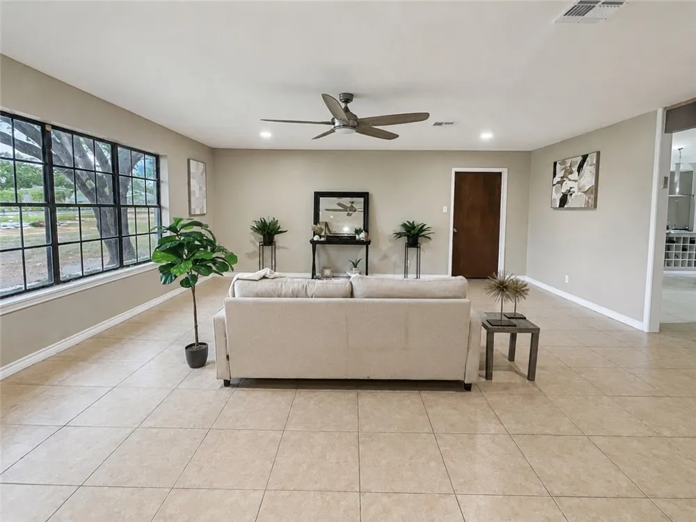 3032 HWY N 281 Alice, TX 78332