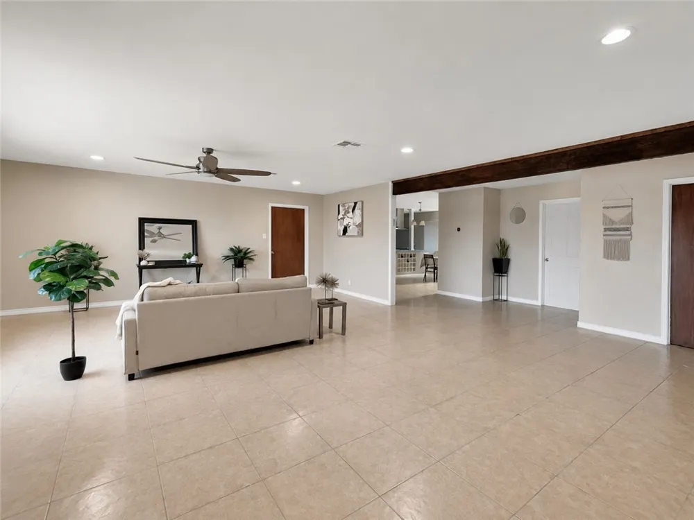 3032 HWY N 281 Alice, TX 78332