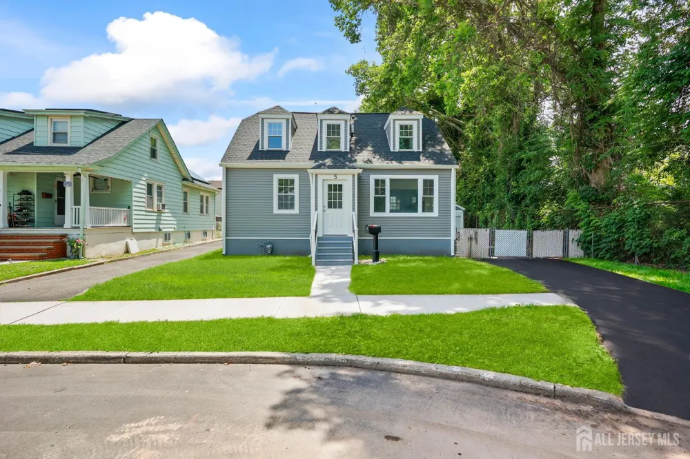 5 Monument Avenue Hamilton, NJ 08619