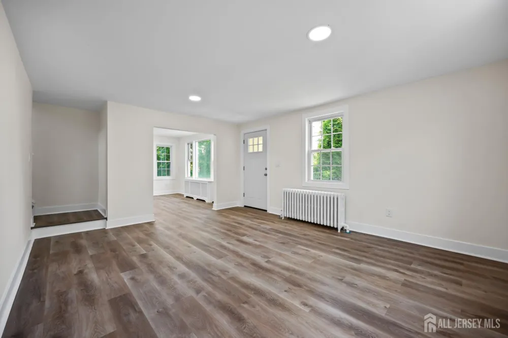 5 Monument Avenue Hamilton, NJ 08619