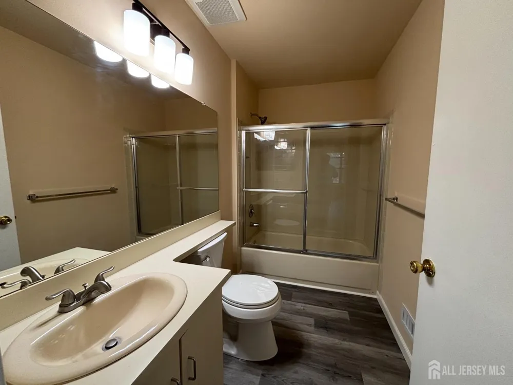 279 Kempsey Drive North Brunswick, NJ 08902