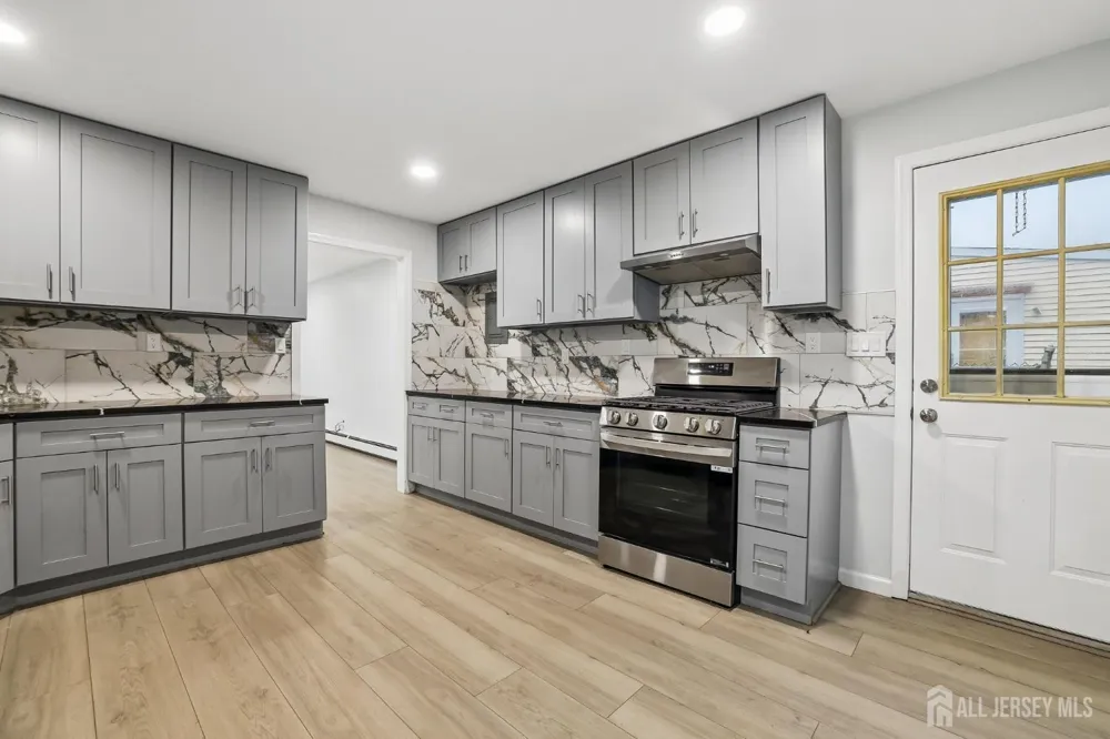 89 Homes Park Avenue Iselin, NJ 08830