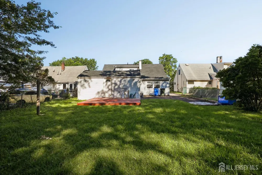 89 Homes Park Avenue Iselin, NJ 08830