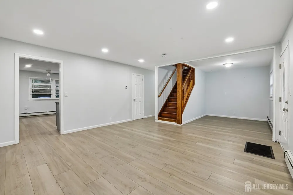 89 Homes Park Avenue Iselin, NJ 08830