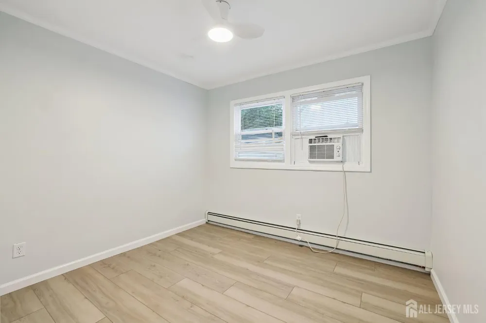 89 Homes Park Avenue Iselin, NJ 08830