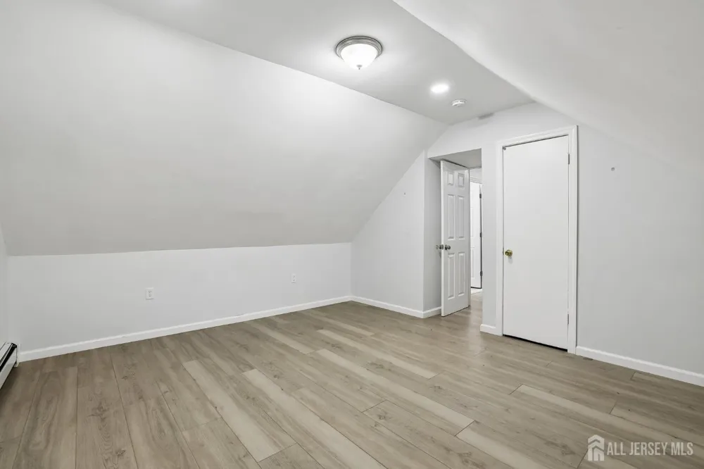 89 Homes Park Avenue Iselin, NJ 08830