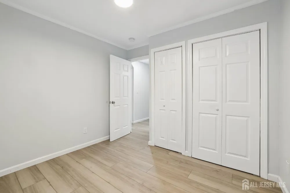 89 Homes Park Avenue Iselin, NJ 08830