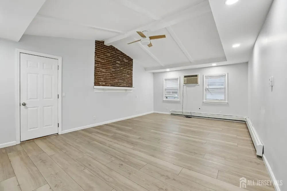 89 Homes Park Avenue Iselin, NJ 08830