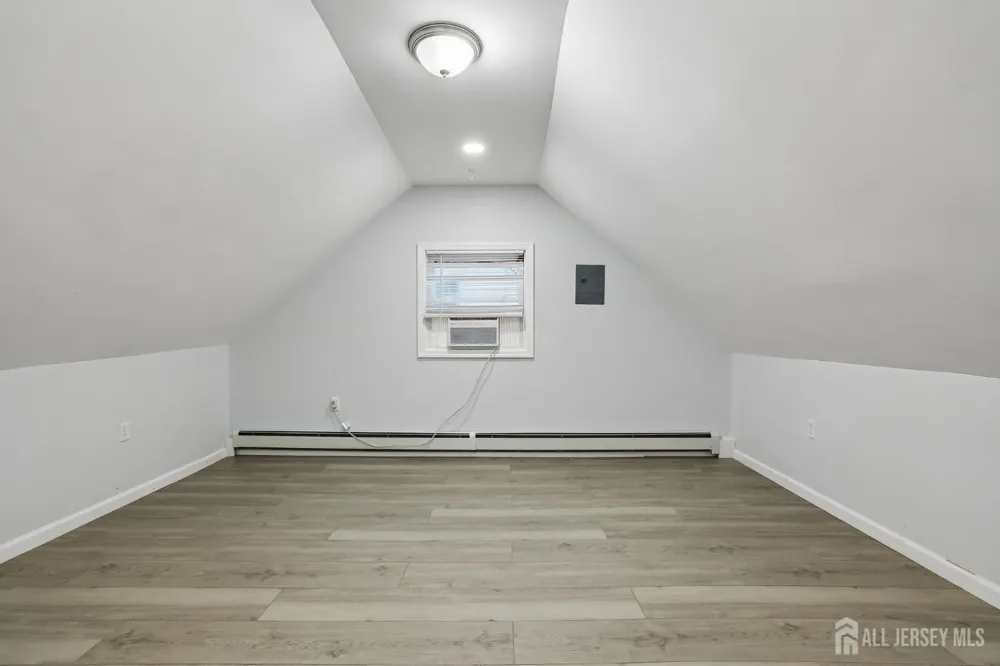 89 Homes Park Avenue Iselin, NJ 08830