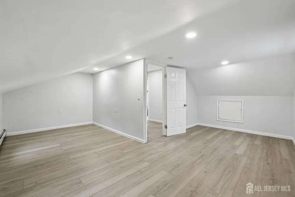89 Homes Park Avenue Iselin, NJ 08830
