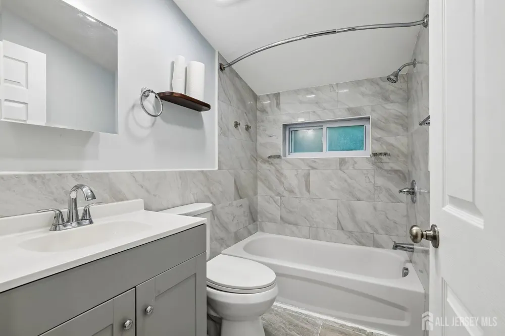 89 Homes Park Avenue Iselin, NJ 08830