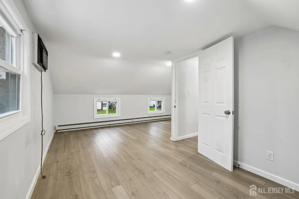 89 Homes Park Avenue Iselin, NJ 08830