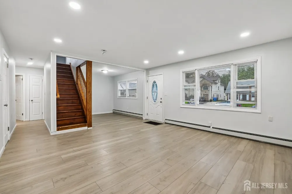 89 Homes Park Avenue Iselin, NJ 08830