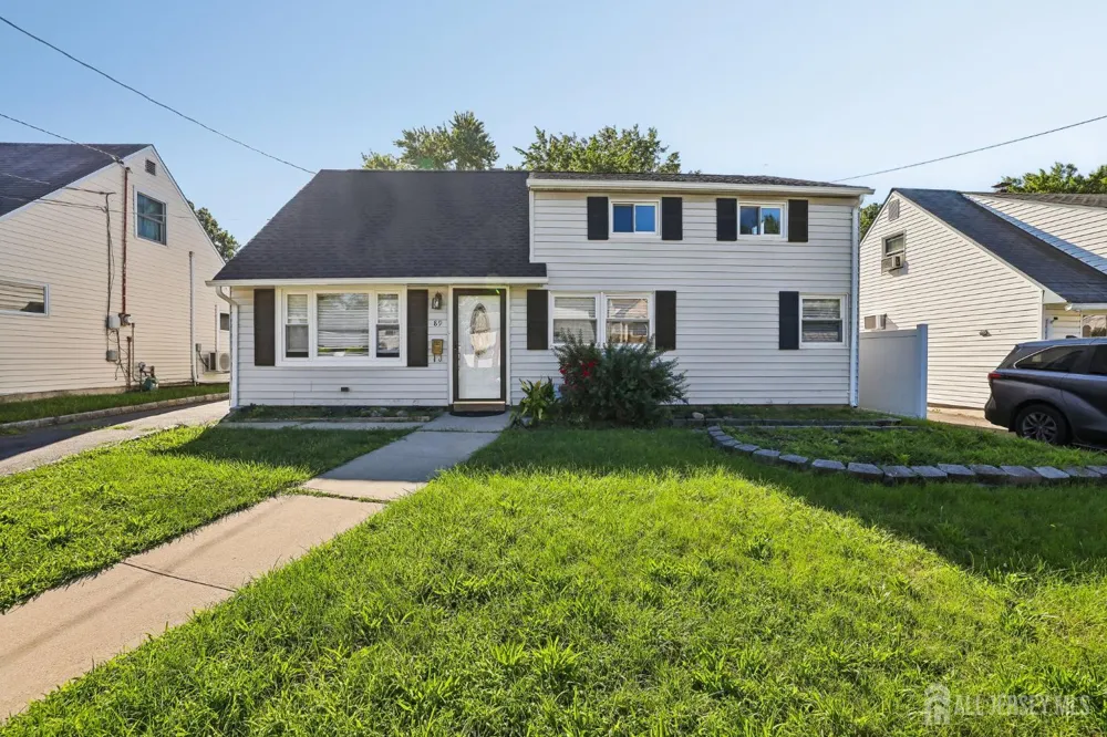 89 Homes Park Avenue Iselin, NJ 08830