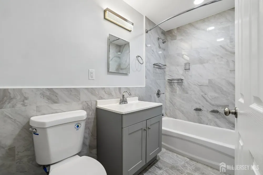 89 Homes Park Avenue Iselin, NJ 08830