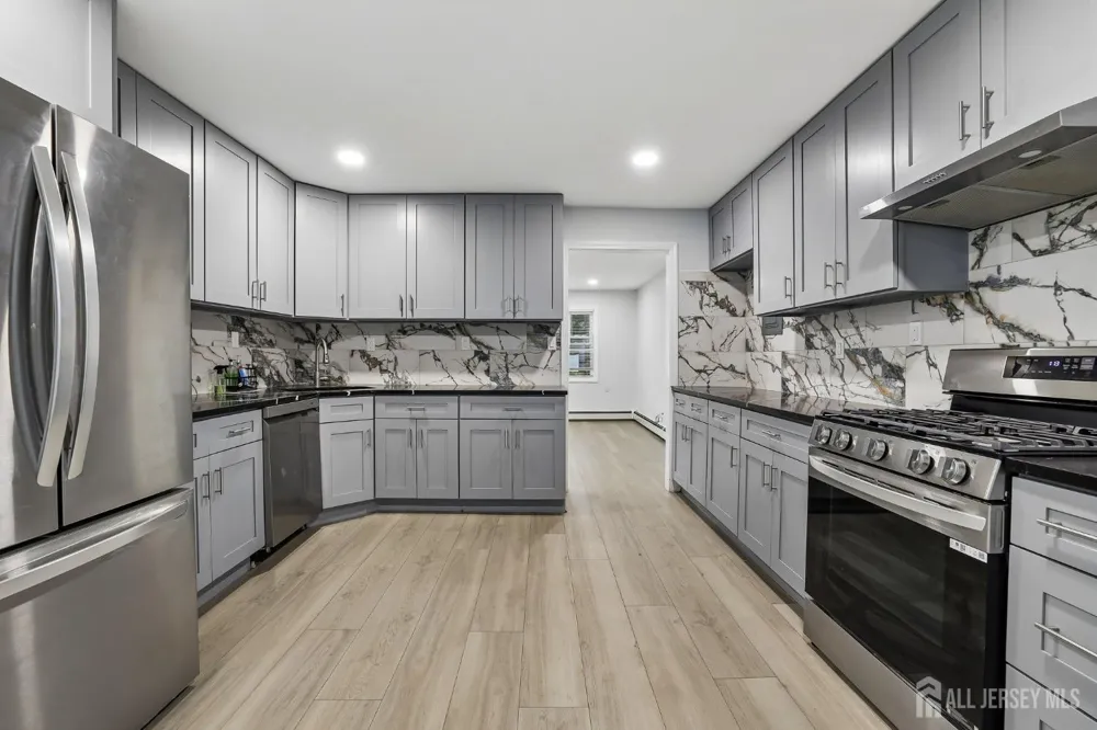 89 Homes Park Avenue Iselin, NJ 08830