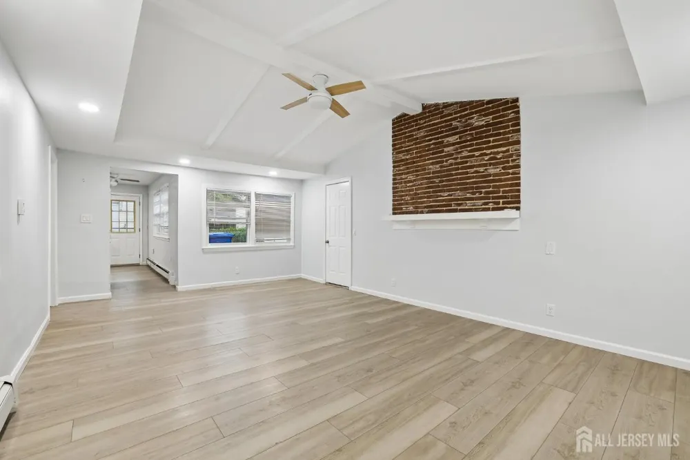 89 Homes Park Avenue Iselin, NJ 08830