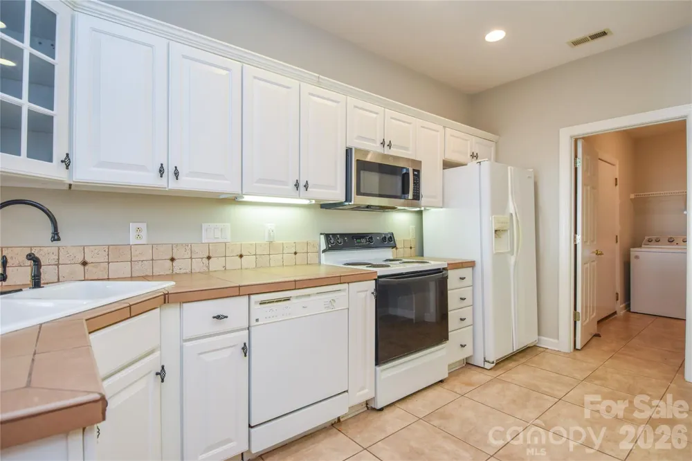 8332 Highland Glen Drive Charlotte, NC 28269