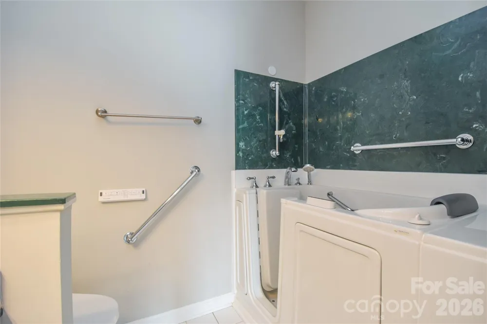 8332 Highland Glen Drive Charlotte, NC 28269