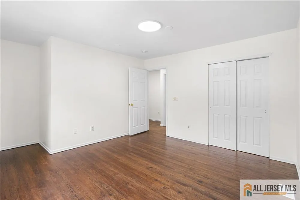 569 Buttonwood Drive Jackson, NJ 08527