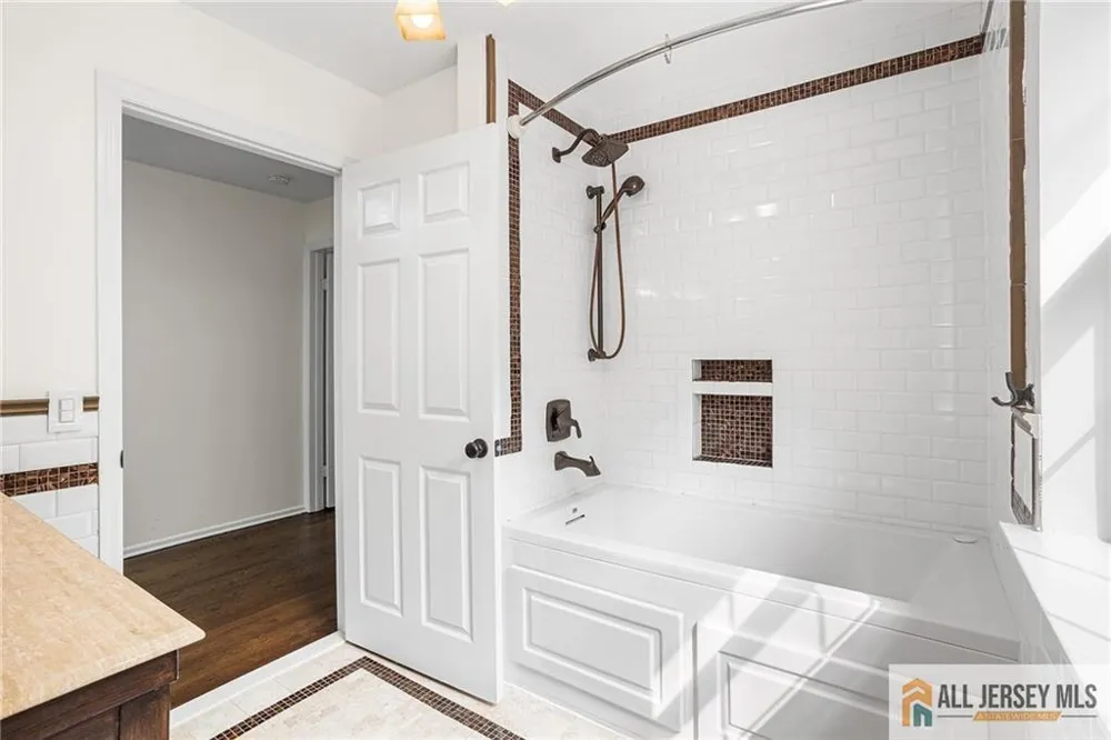 569 Buttonwood Drive Jackson, NJ 08527