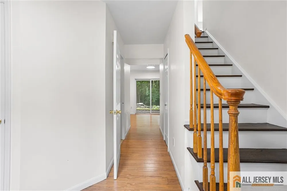 569 Buttonwood Drive Jackson, NJ 08527