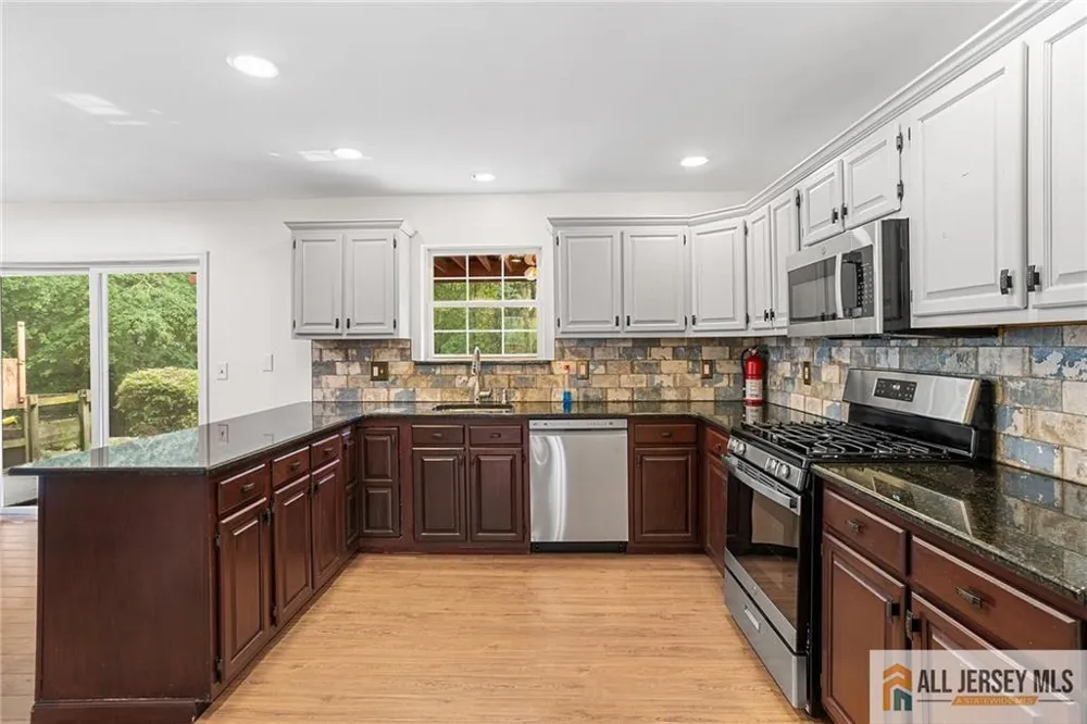 569 Buttonwood Drive Jackson, NJ 08527