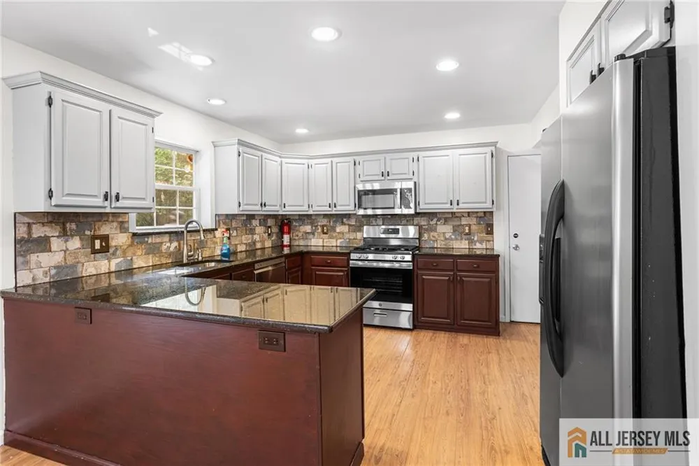 569 Buttonwood Drive Jackson, NJ 08527