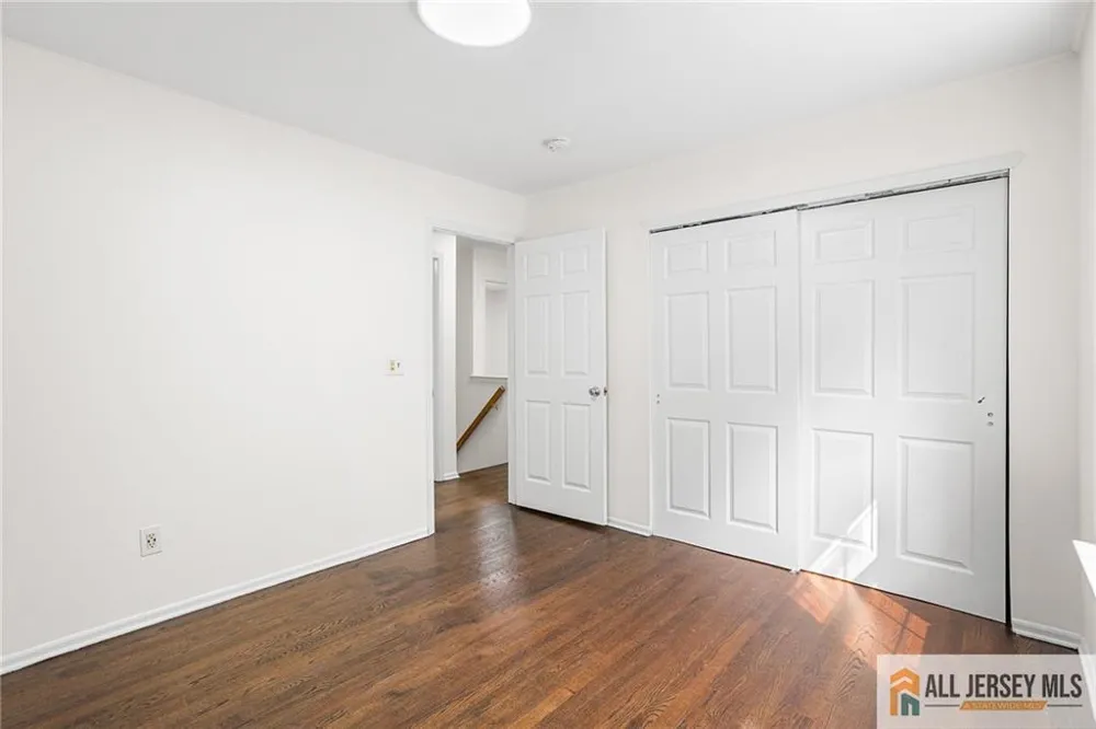 569 Buttonwood Drive Jackson, NJ 08527