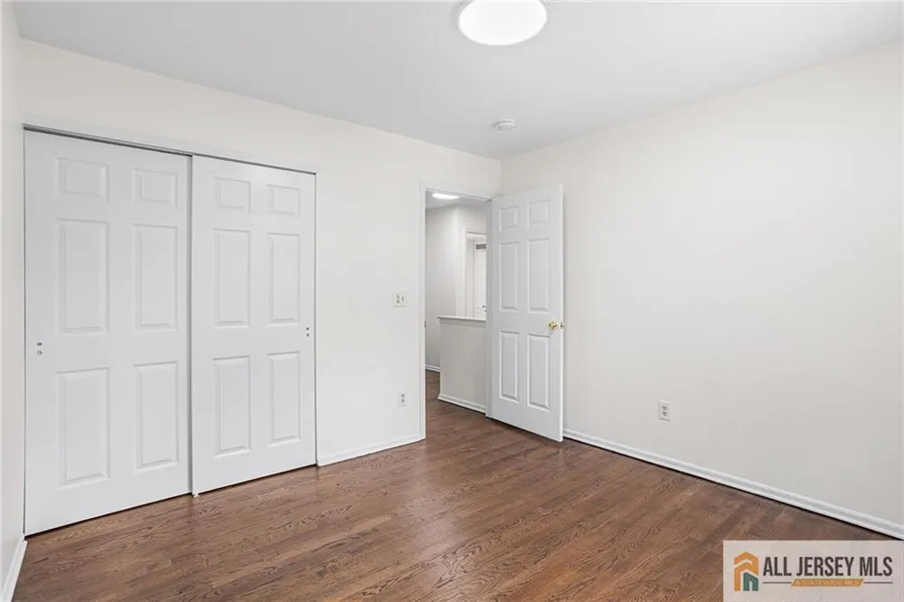 569 Buttonwood Drive Jackson, NJ 08527
