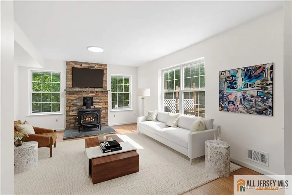 569 Buttonwood Drive Jackson, NJ 08527
