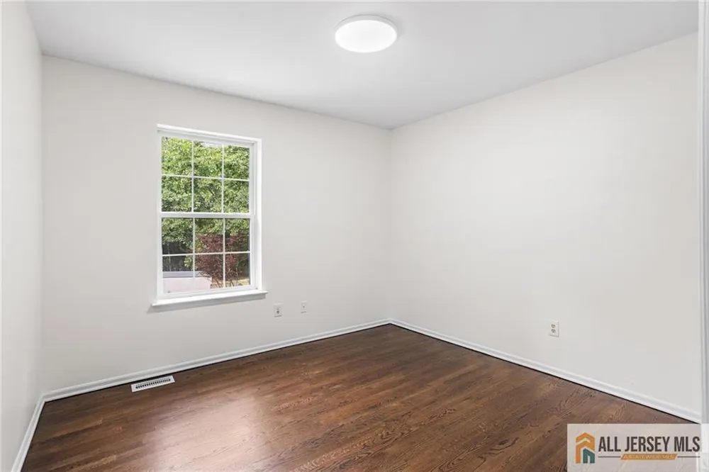 569 Buttonwood Drive Jackson, NJ 08527
