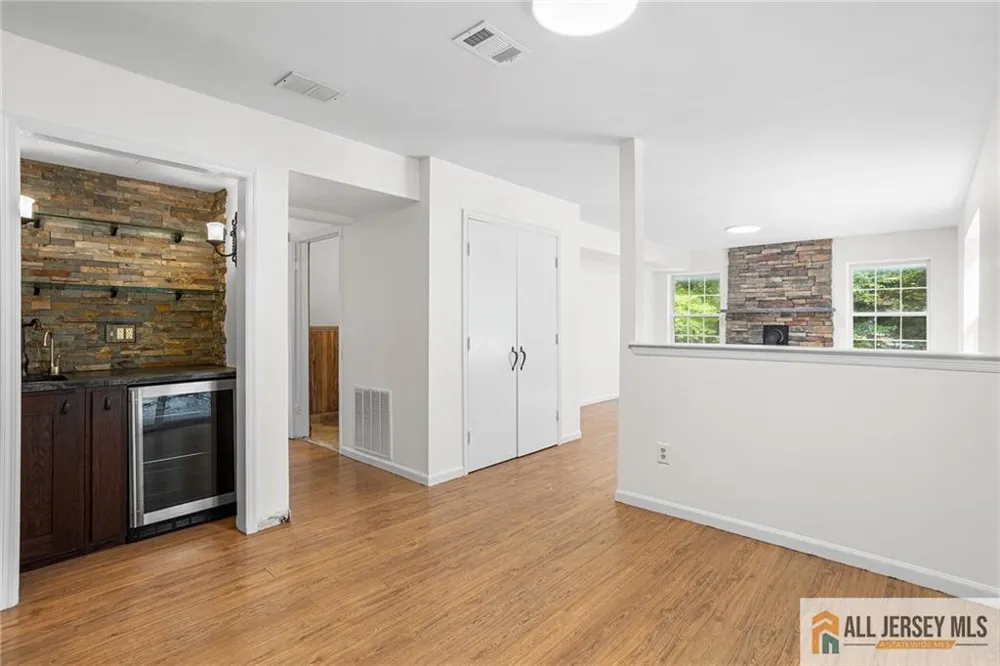 569 Buttonwood Drive Jackson, NJ 08527