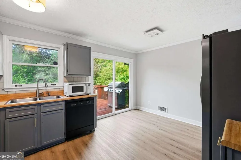 3262 Summer Wood CIR Snellville, GA 30039