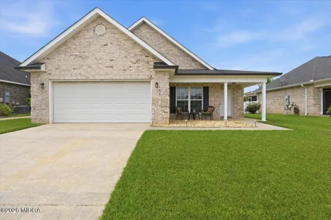 305 Lamplight Drive