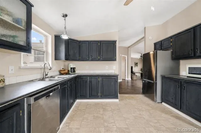 2550 Wheaton Drive Colorado Springs, CO 80904