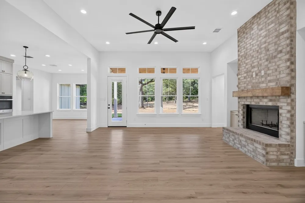 2805 Private #73107 Burleson, TX 76028
