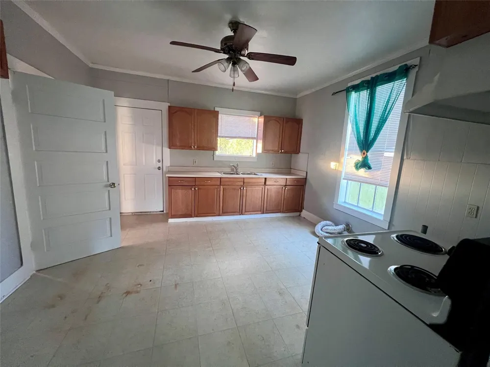 621 Harrison Wharton, TX 77488