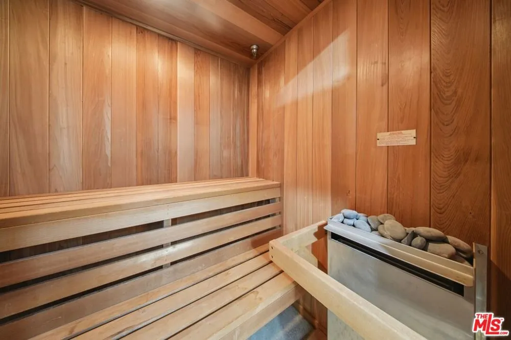 1508 Greenfield Avenue #101 Los Angeles, CA 90025