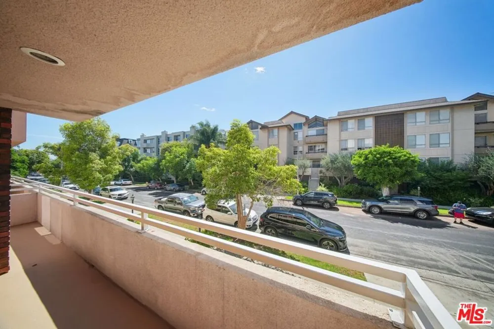 1508 Greenfield Avenue #101 Los Angeles, CA 90025