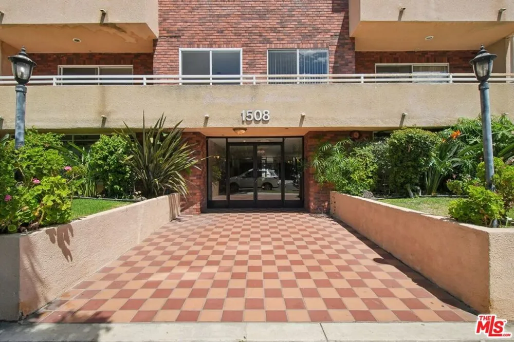 1508 Greenfield Avenue #101 Los Angeles, CA 90025