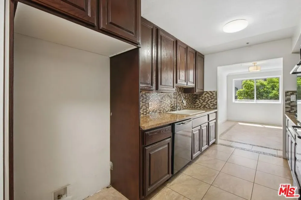 1508 Greenfield Avenue #101 Los Angeles, CA 90025
