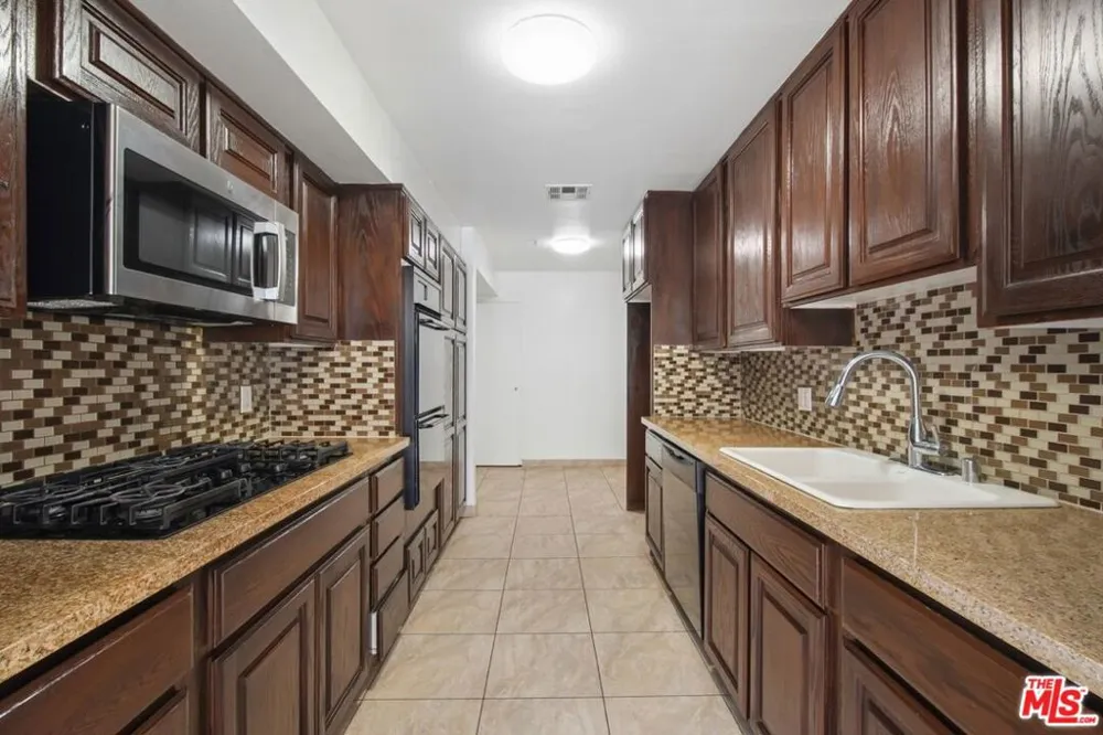 1508 Greenfield Avenue #101 Los Angeles, CA 90025