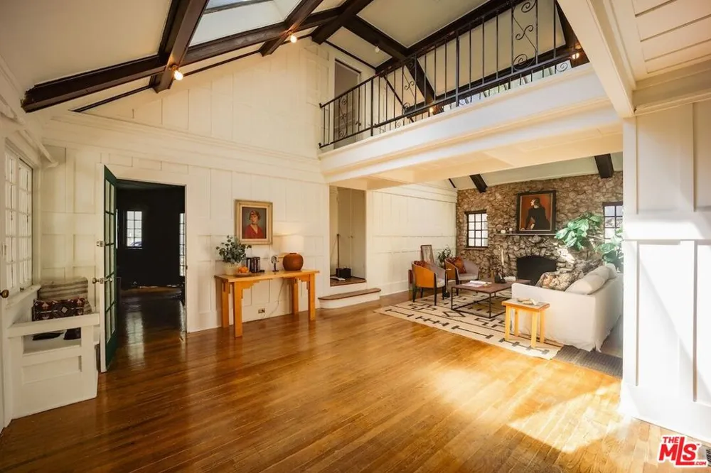 8337 Lookout Mountain Avenue Los Angeles, CA 90046