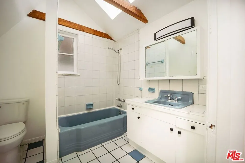 8337 Lookout Mountain Avenue Los Angeles, CA 90046