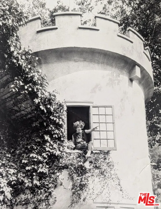 8337 Lookout Mountain Avenue Los Angeles, CA 90046