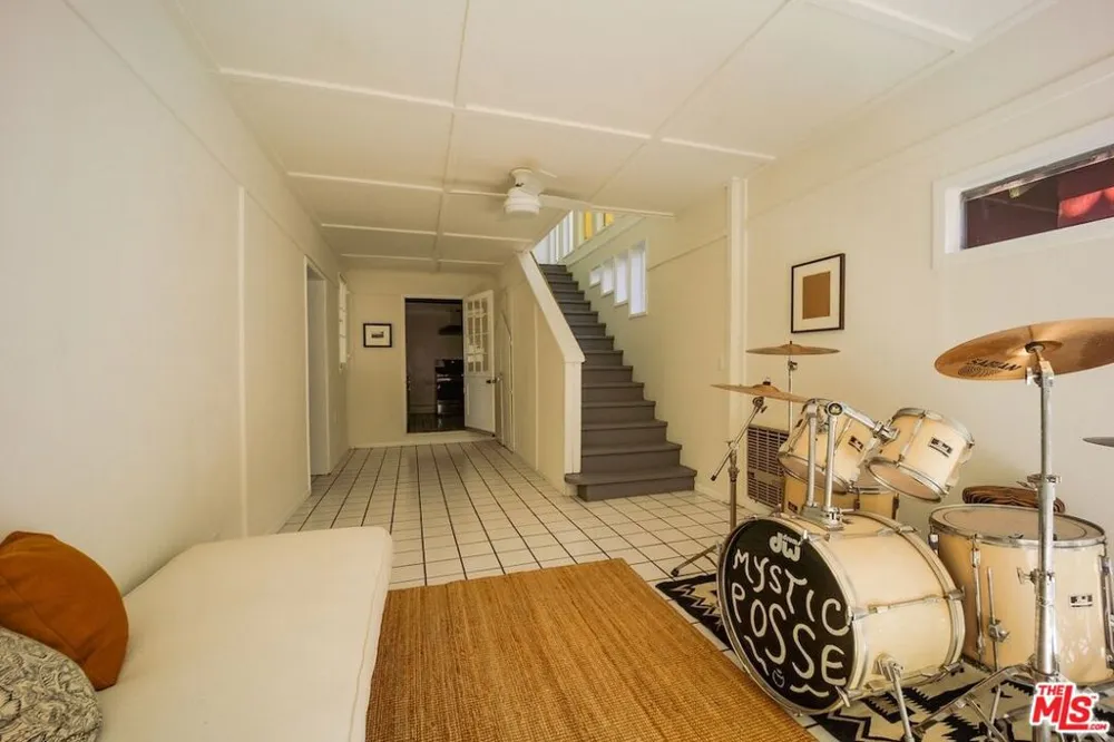 8337 Lookout Mountain Avenue Los Angeles, CA 90046