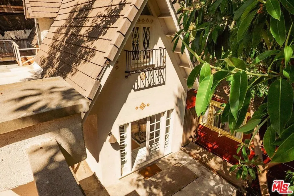 8337 Lookout Mountain Avenue Los Angeles, CA 90046
