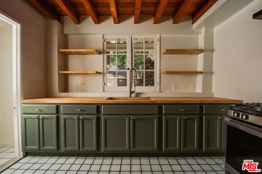 8337 Lookout Mountain Avenue Los Angeles, CA 90046