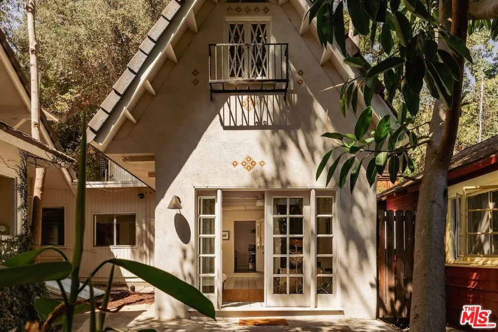 8337 Lookout Mountain Avenue Los Angeles, CA 90046